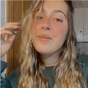 Chica con grandes conocimientos en materias de Primaria y ESO.